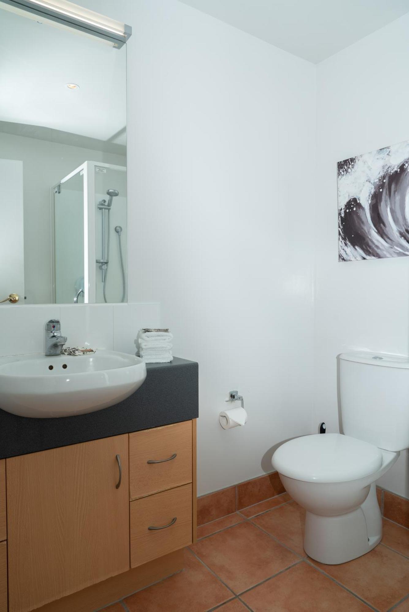 Ocean View Beach Escape - Top Floor Apartments, Mt Maunganui Base Mount Maunganui Eksteriør bilde