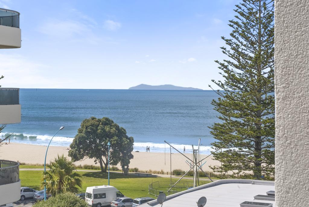 Ocean View Beach Escape - Top Floor Apartments, Mt Maunganui Base Mount Maunganui Eksteriør bilde